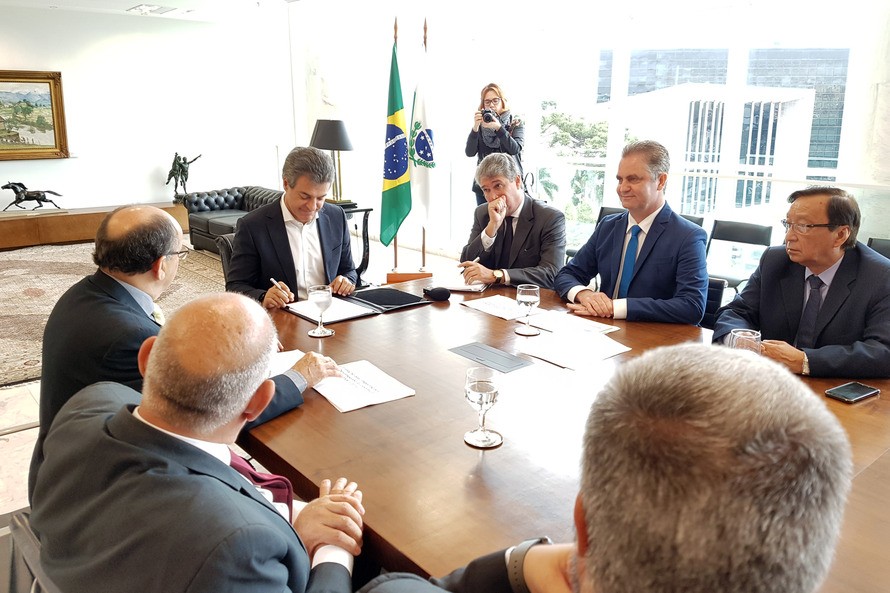 Políticos e empresários vão a Curitiba para defender a sobrevivência do Porto Seco de Maringá