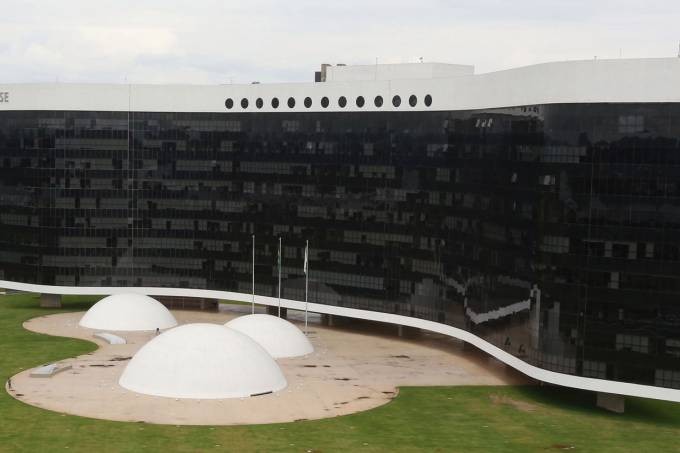 CBN repercute com partidos políticos decisão do TSE