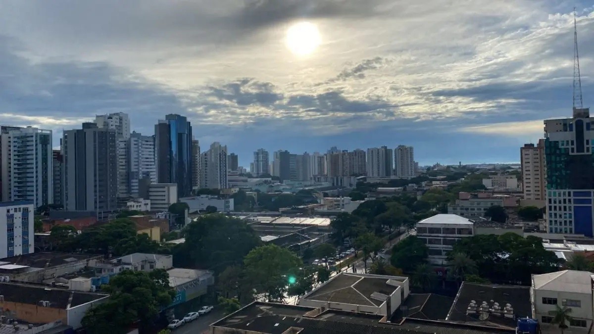 Quarta-feira será chuvosa e com temperaturas mais baixas em Maringá