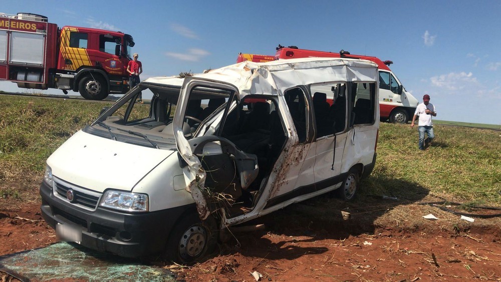 Adolescente que estava em van escolar morre no hospital