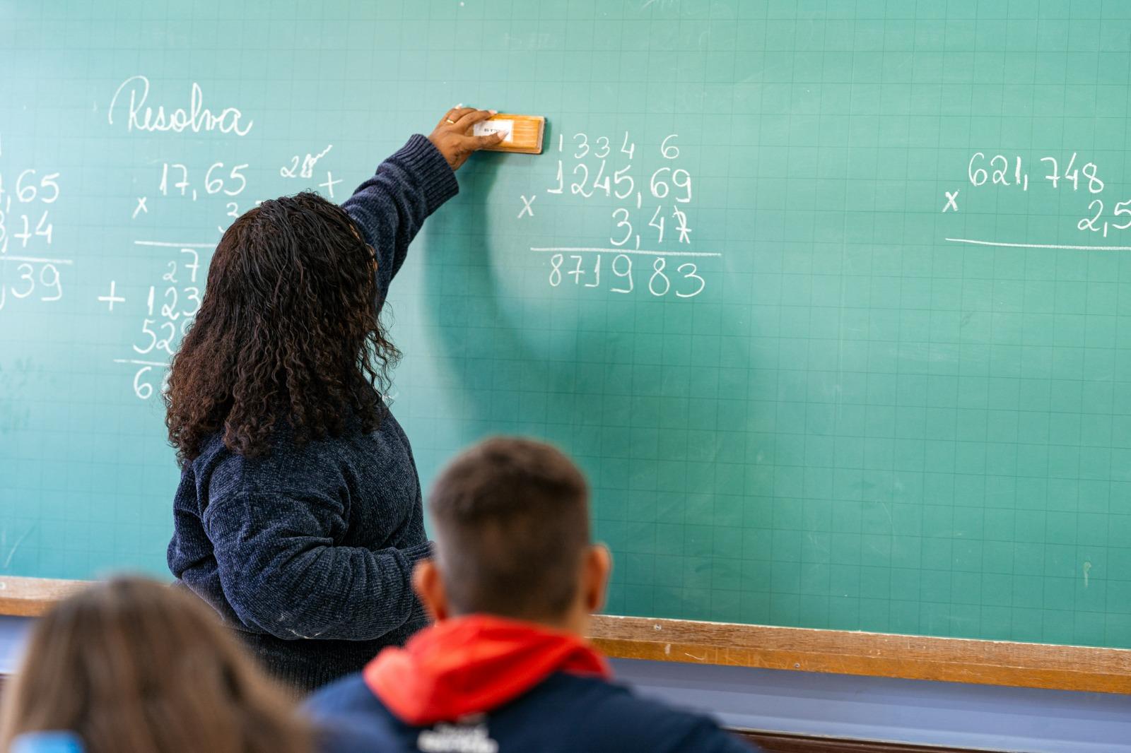 Estado irá contratar professores temporários