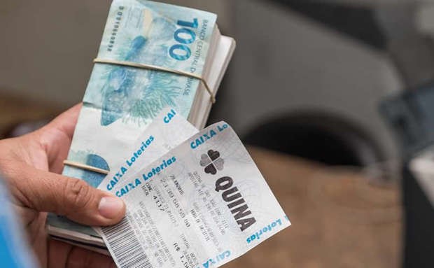 Homem é preso quando aplicava golpe do bilhete premiado em idosa