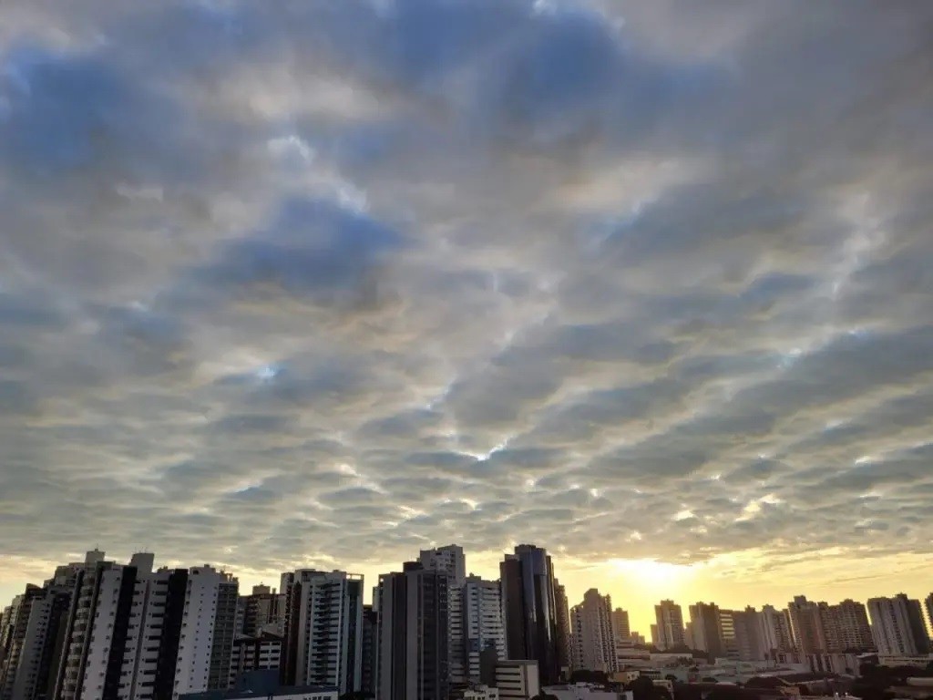 Início do inverno traz nebulosidade para Maringá; veja como fica o tempo nesta quarta-feira (21)