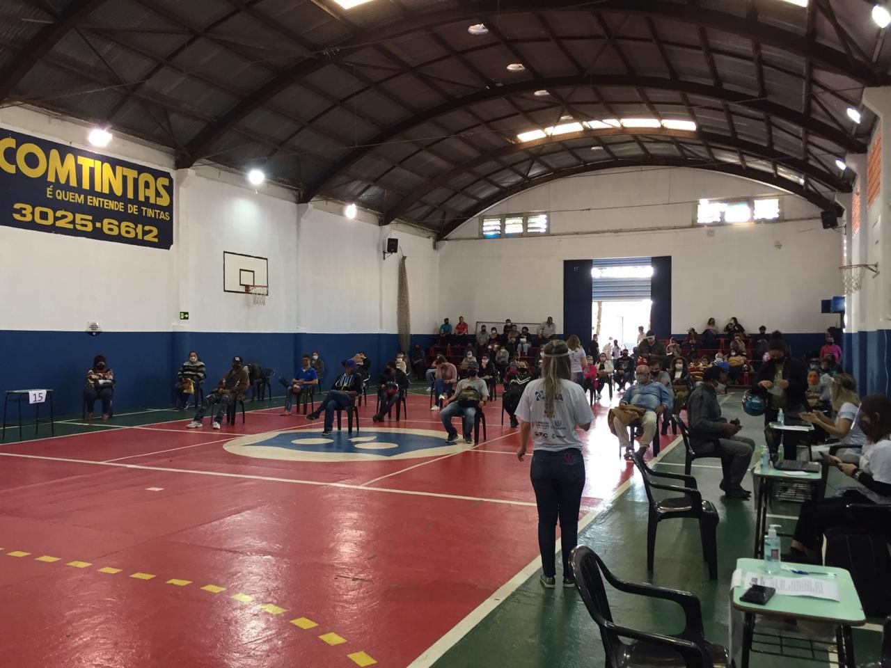 Mais de 300 pessoas procuram ajuda para solicitar auxílio federal