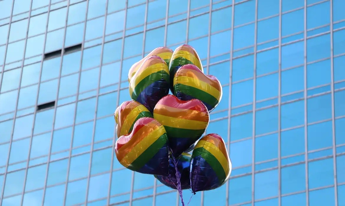 SUS deve retirar entraves burocráticos no atendimento a pessoas trans