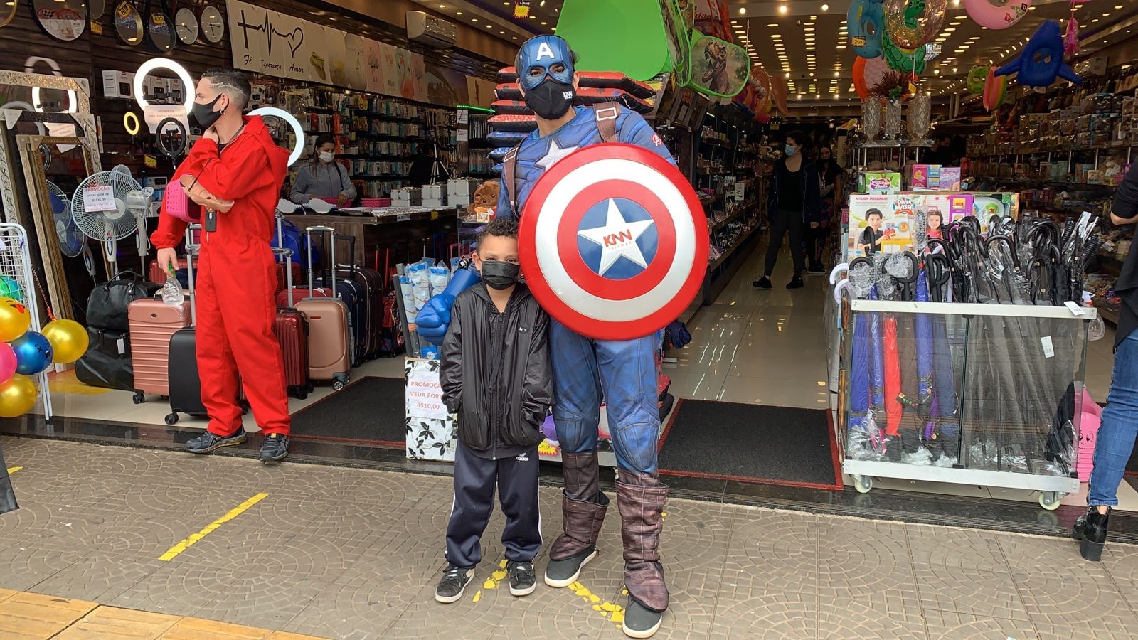 Lojas de Maringá movimentadas com as compras de presentes para o Dia das Crianças