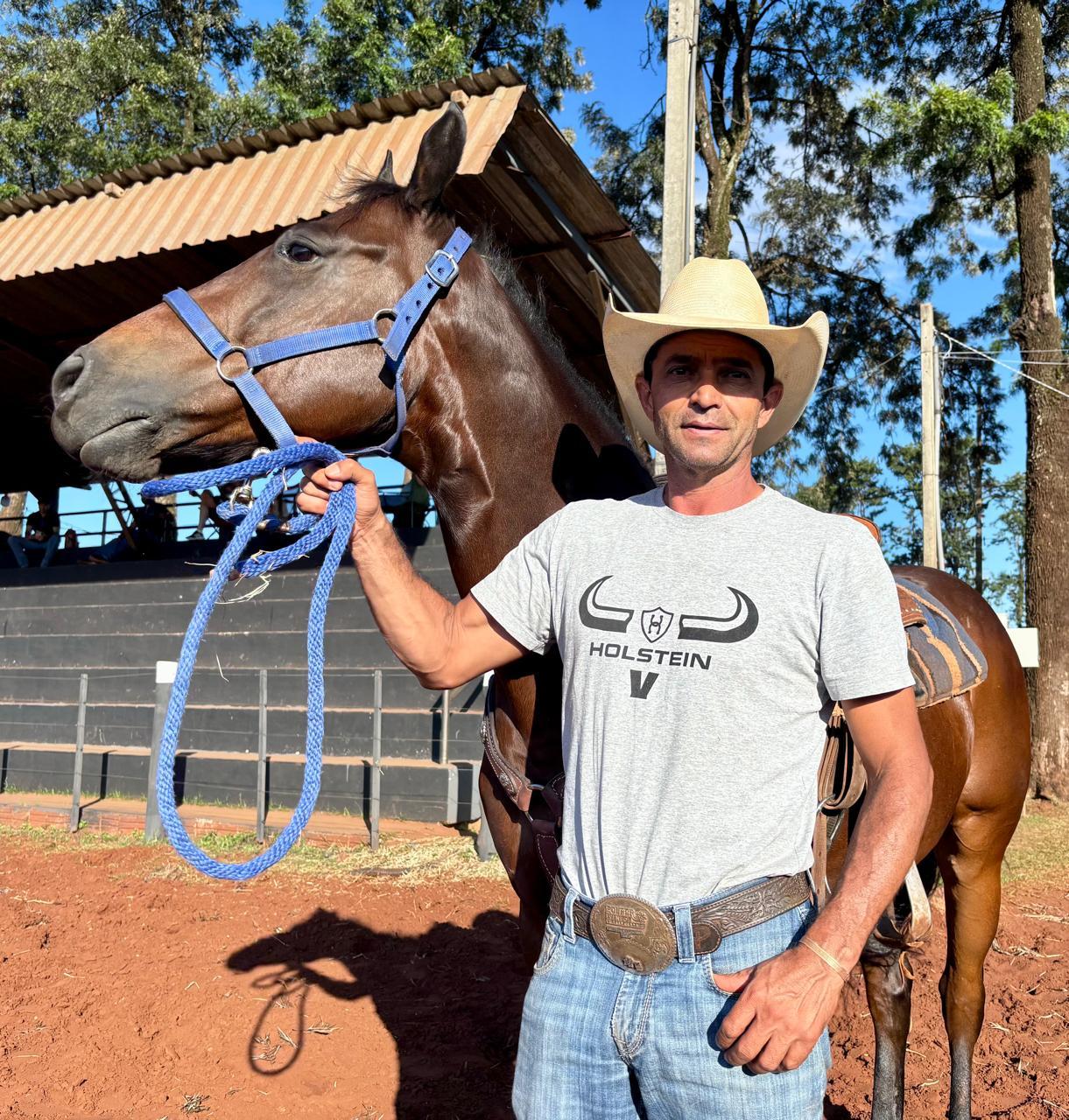 Conheça a escola de equitação da SRM
