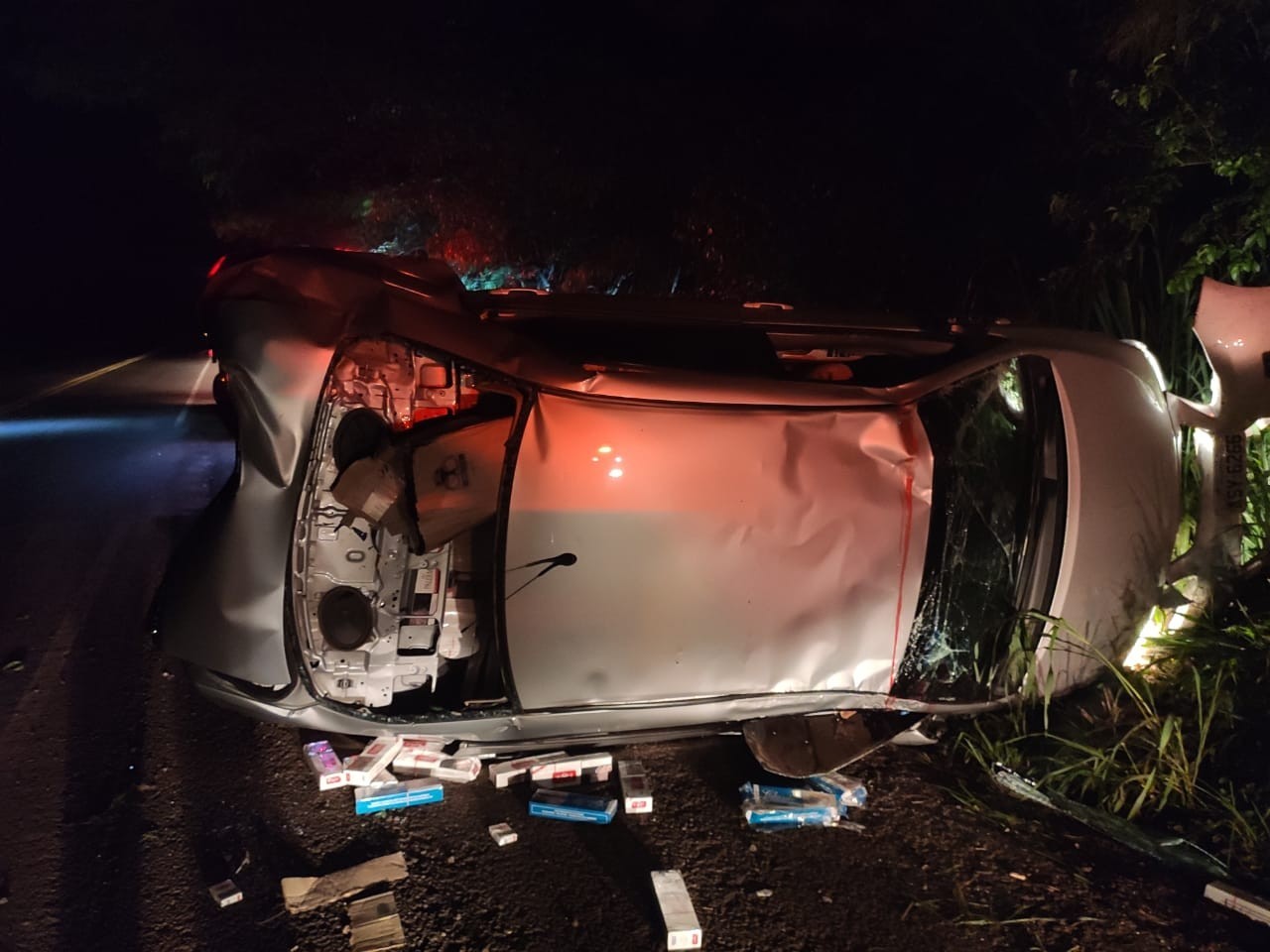 Motorista morre em acidente com carro carregado de cigarros na PR-323