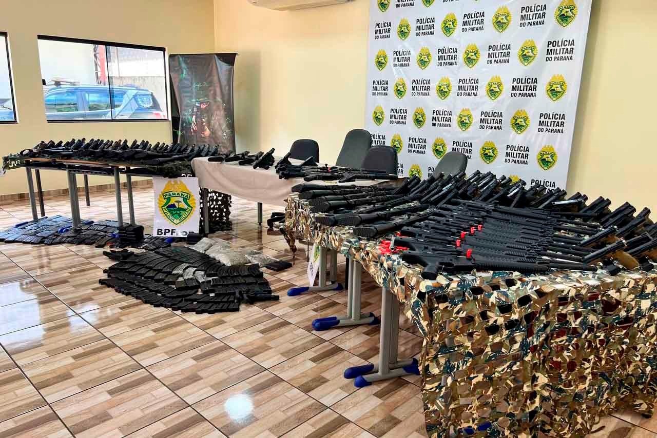 Polícia Militar apreende arsenal com 160 armas escondidas em caminhões
