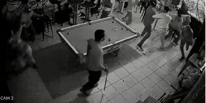 Homem vítima de atentado a tiros na Zona 7 já foi acusado de assassinato, diz delegado