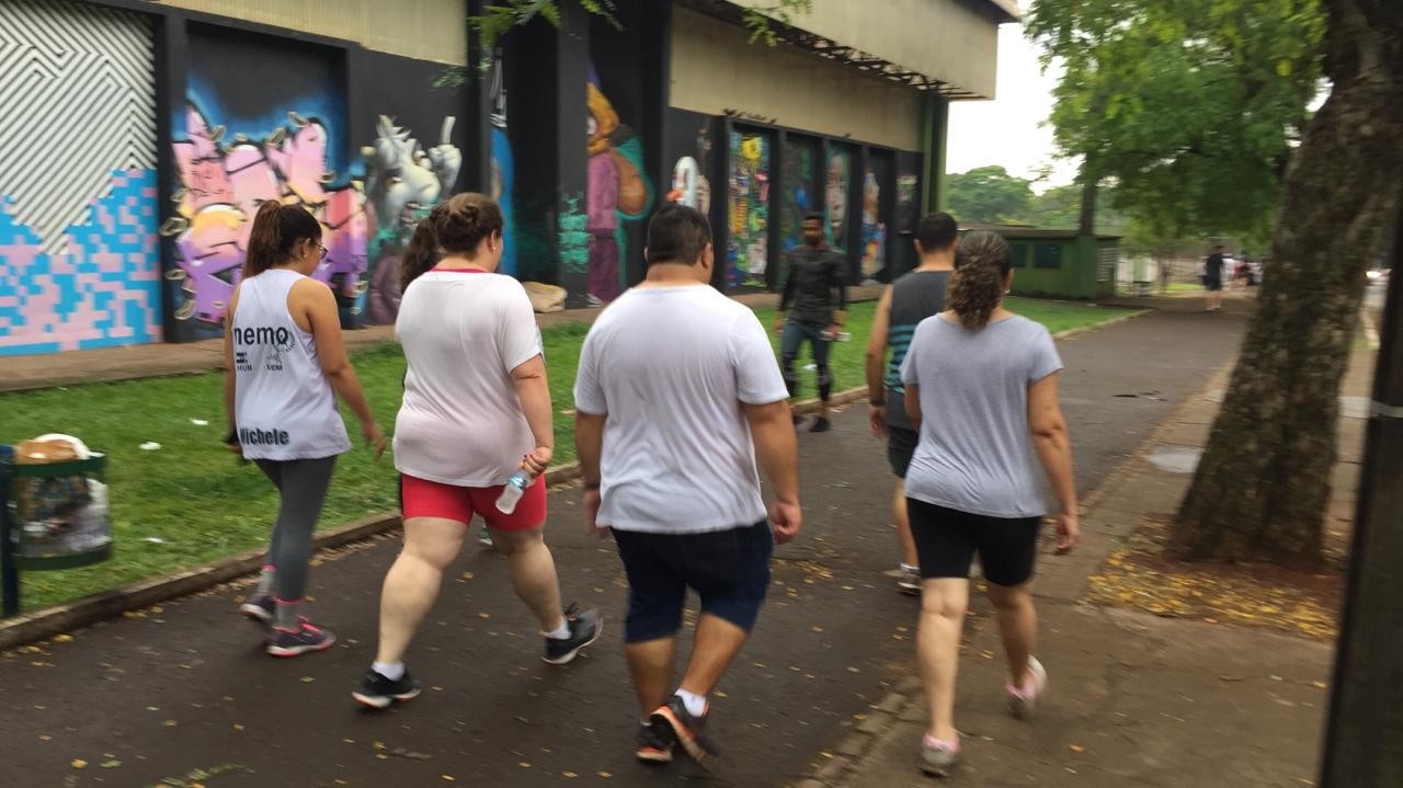 Grupo realiza caminhada contra obesidades