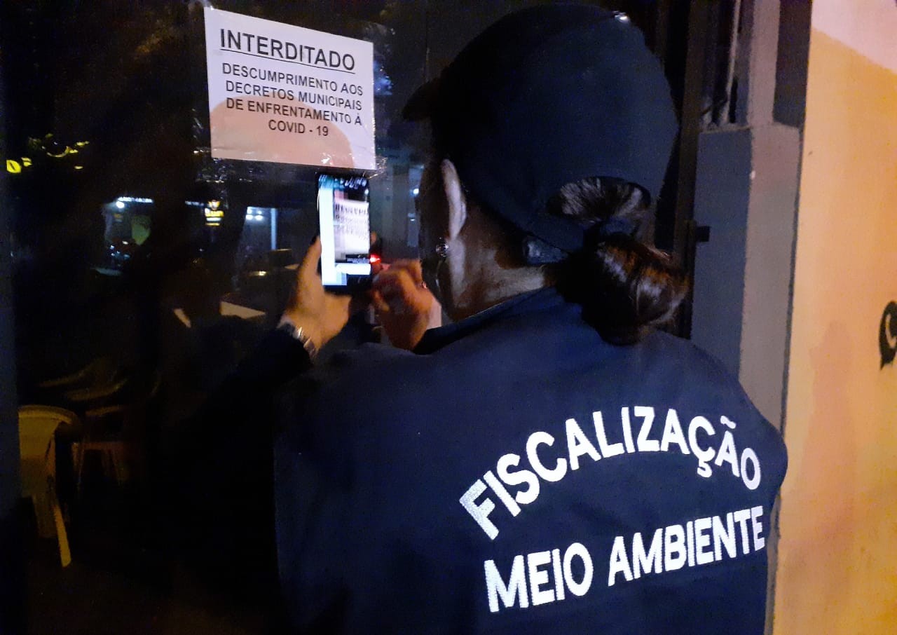 GGI aciona reforço durante fiscalização em bar que descumpria decreto
