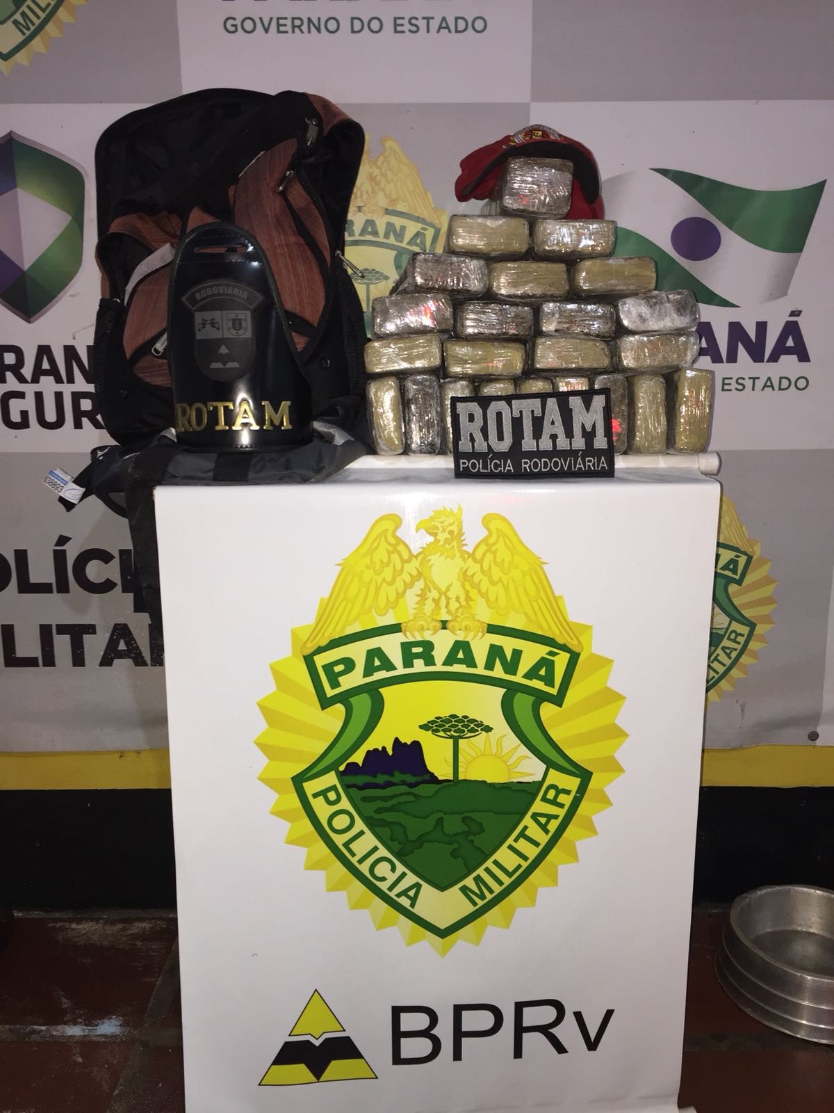 Homem é preso com 17 kg de maconha em ônibus