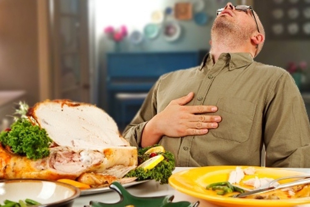 Comeu demais no fim de ano? Saiba como agir agora