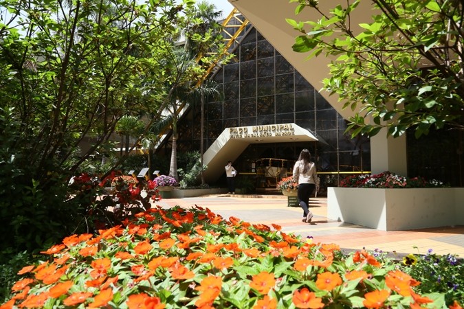 Projeto transforma gratificação em salário para 11 carreiras em Maringá