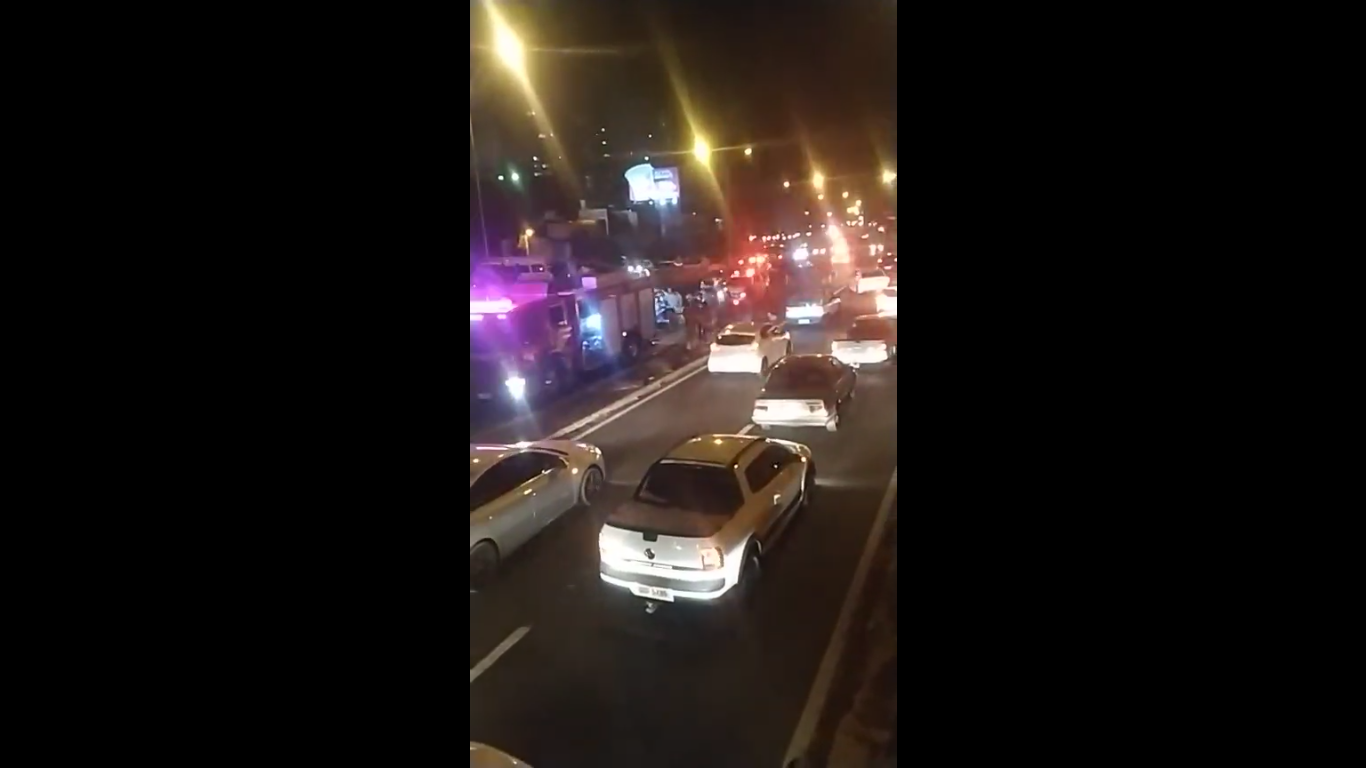 Vídeo: populares registram acidente na Avenida Colombo