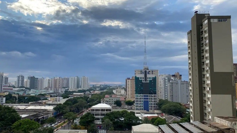 Quarta-feira amanhece com tempo instável em Maringá