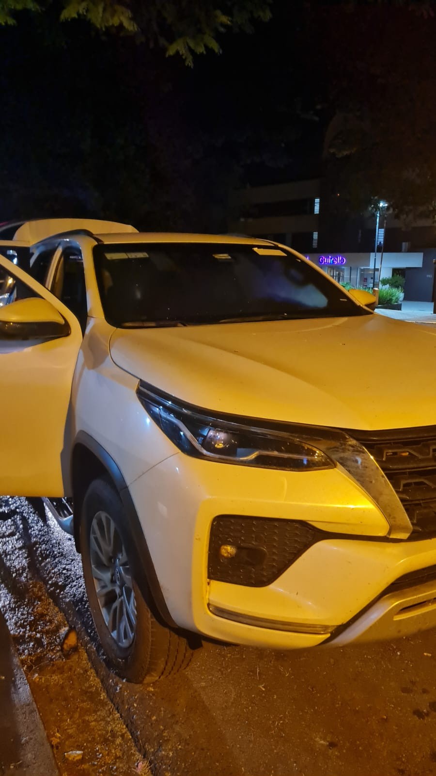 Caminhonete pega fogo após tentativa de furto em Maringá