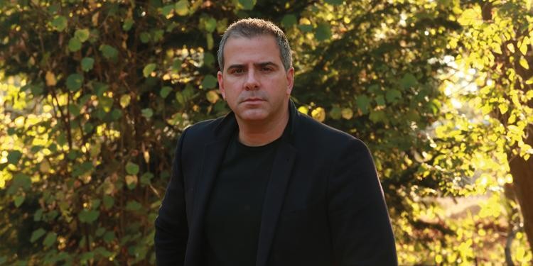 “Estou fazendo um passeio pela ficção”, diz jornalista Rodrigo Alvarez