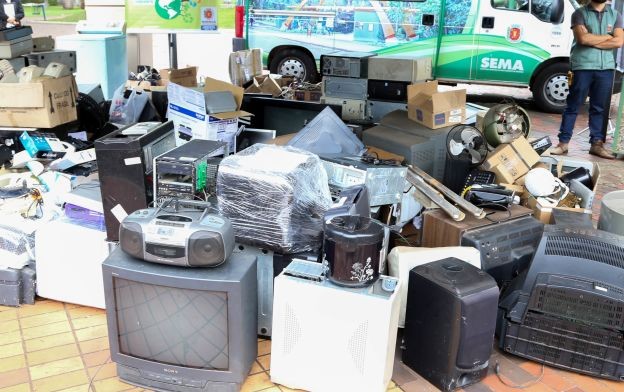 Sema realiza mutirão de coleta de lixo eletrônico e vidros