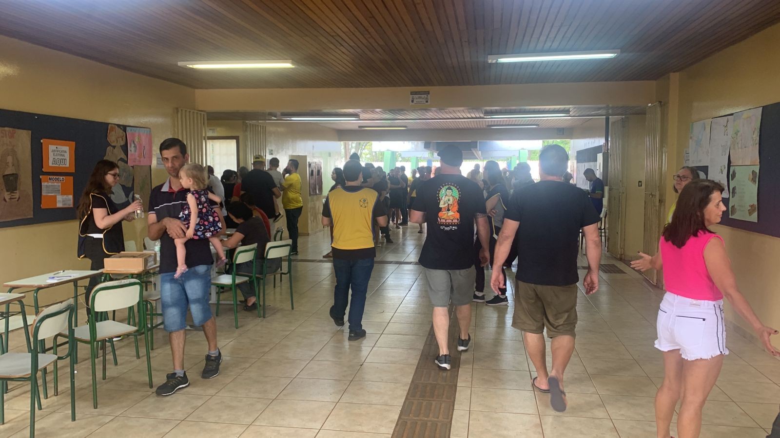 Bastante movimento no Colégio Unidade Polo em Maringá.