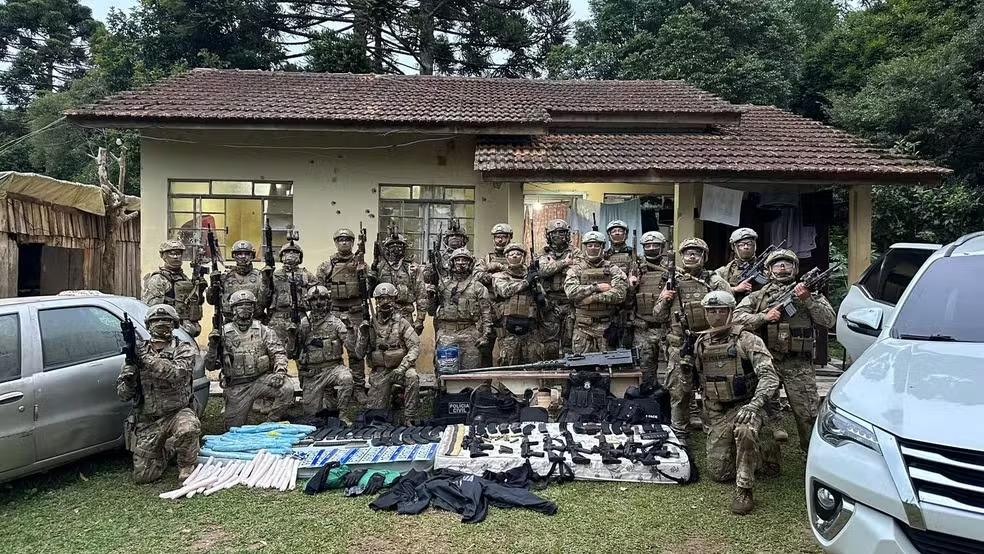 Polícia mata seis suspeitos e apreende arsenal de guerra no Paraná