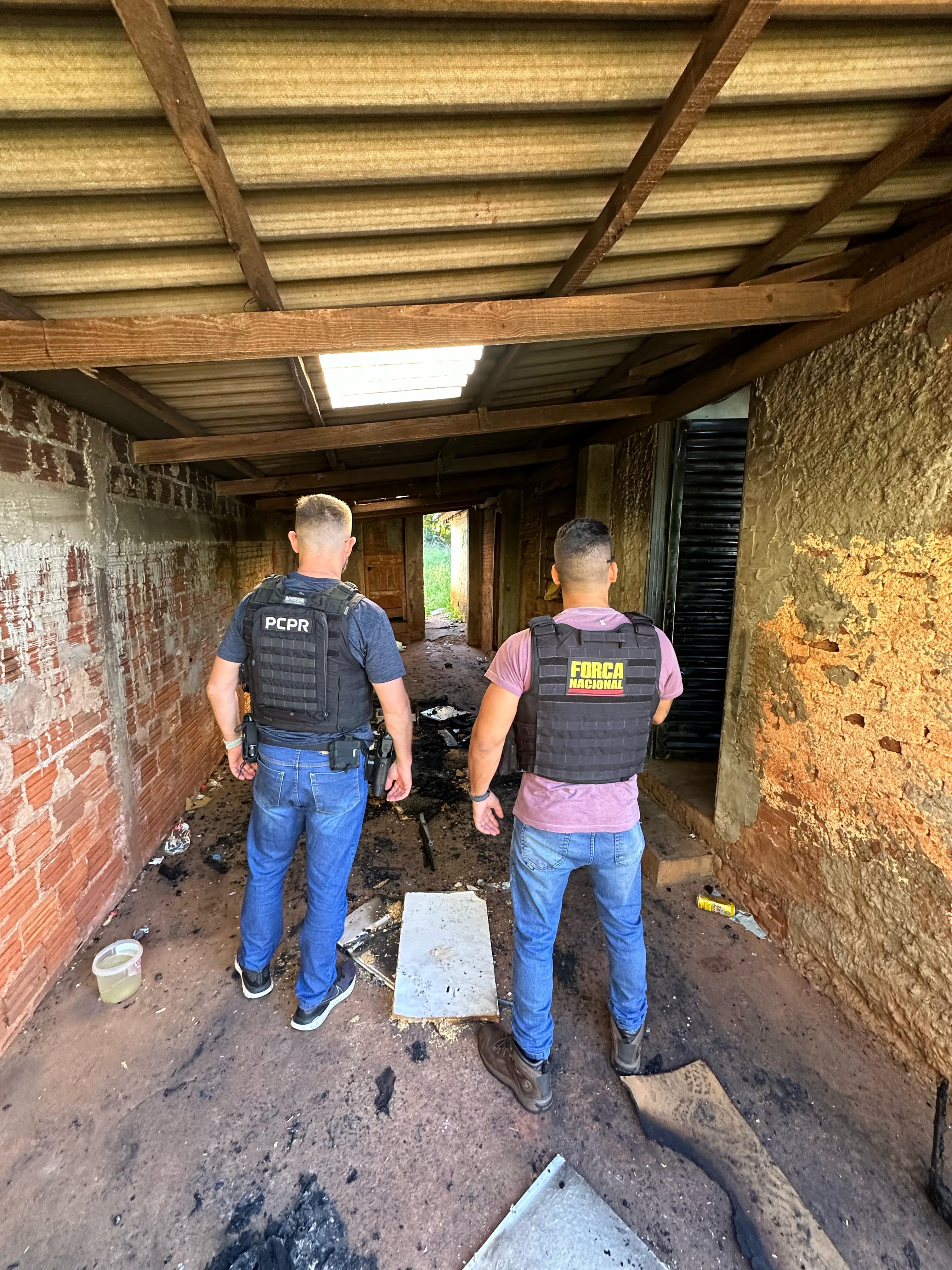 Homem é morto a tiros e tem casa incendiada