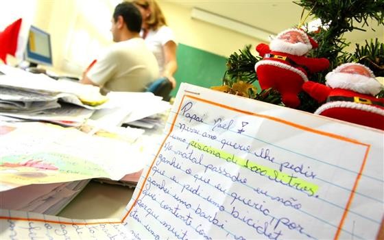 Correios de Maringá ainda têm duas mil cartas para o Papai Noel