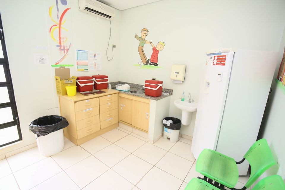 Sala de vacinas muda provisoriamente o horário de atendimento