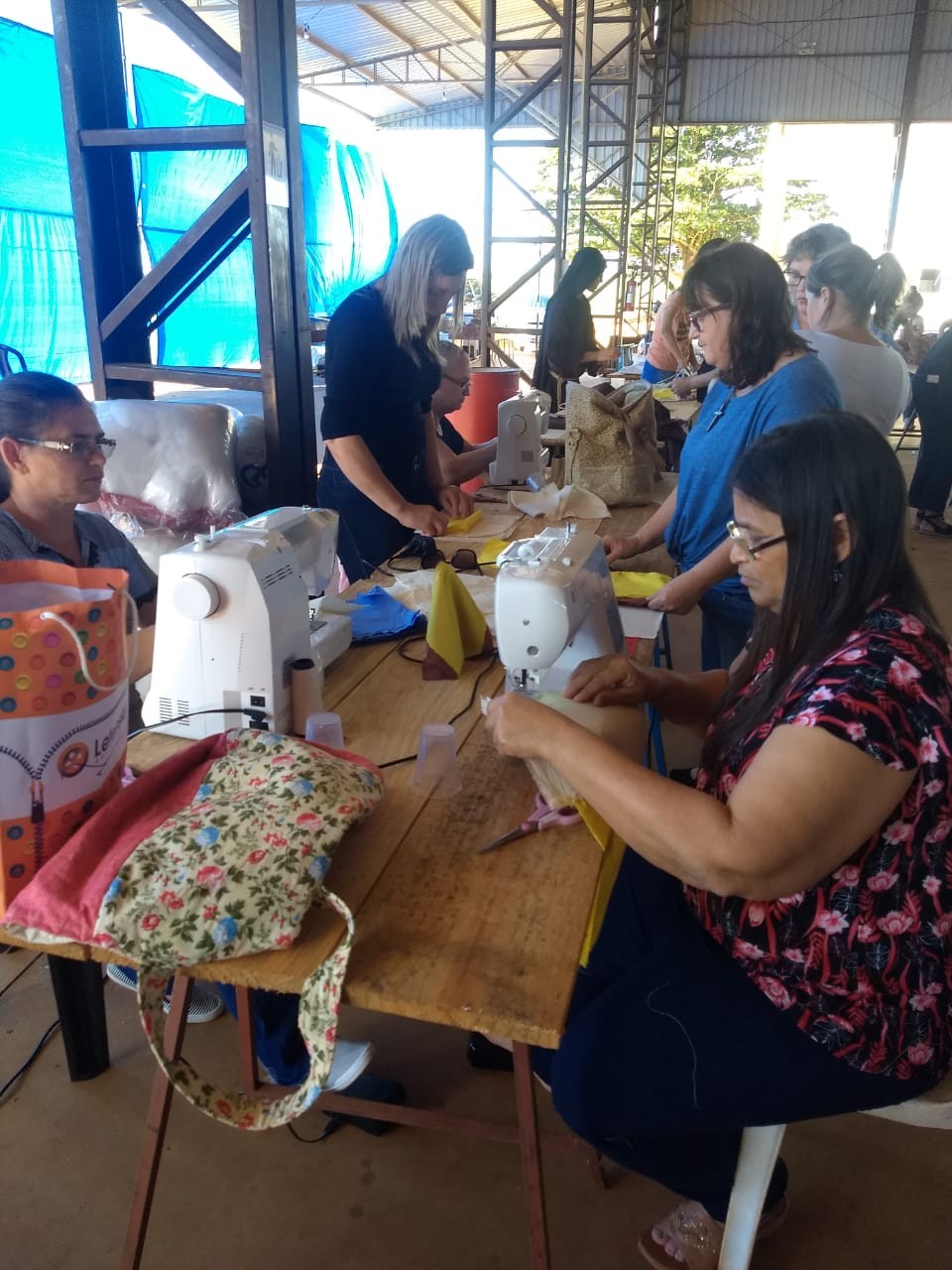 Mulheres de Campo Mourão vão enviar bonecas de pano para a África