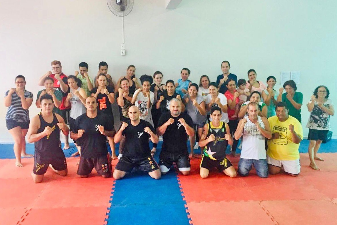 Agentes da dengue de Campo Mourão aprendem autodefesa