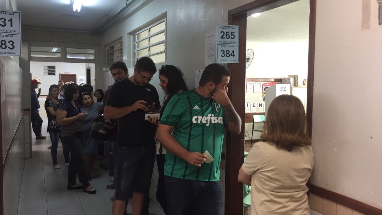 Escola Dr. Helenton Borba Cortes está bastante movimentada