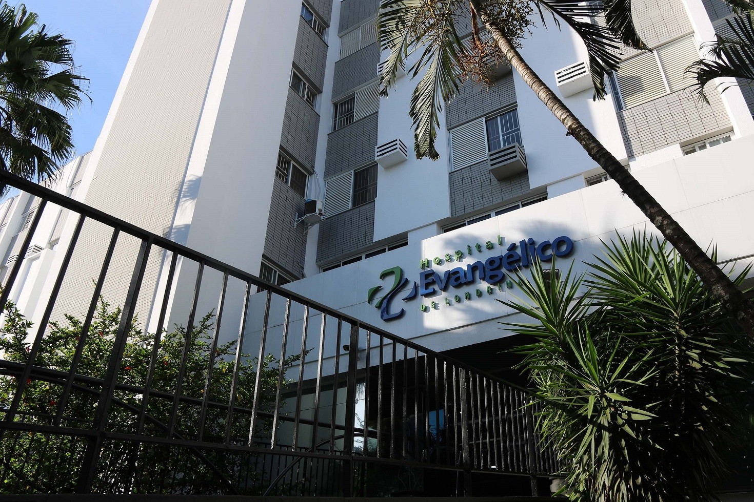 Polícia investiga descarte de feto em banheiro de hospital, em Londrina