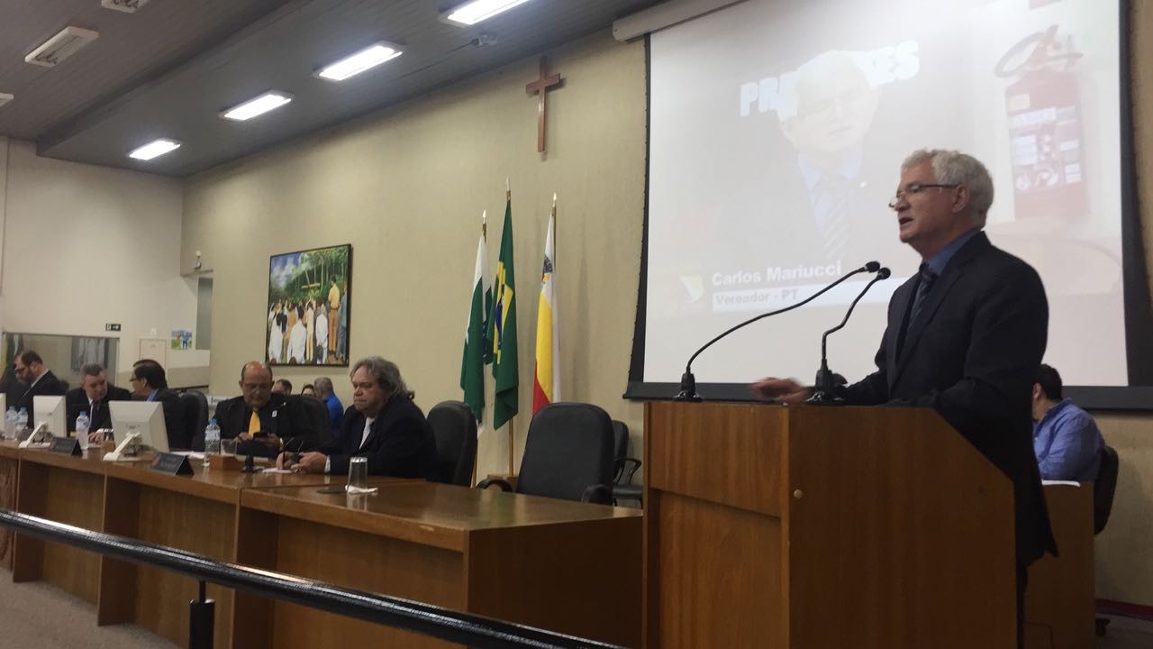 Vereadores fazem minuto de silêncio por motociclista morto em acidente