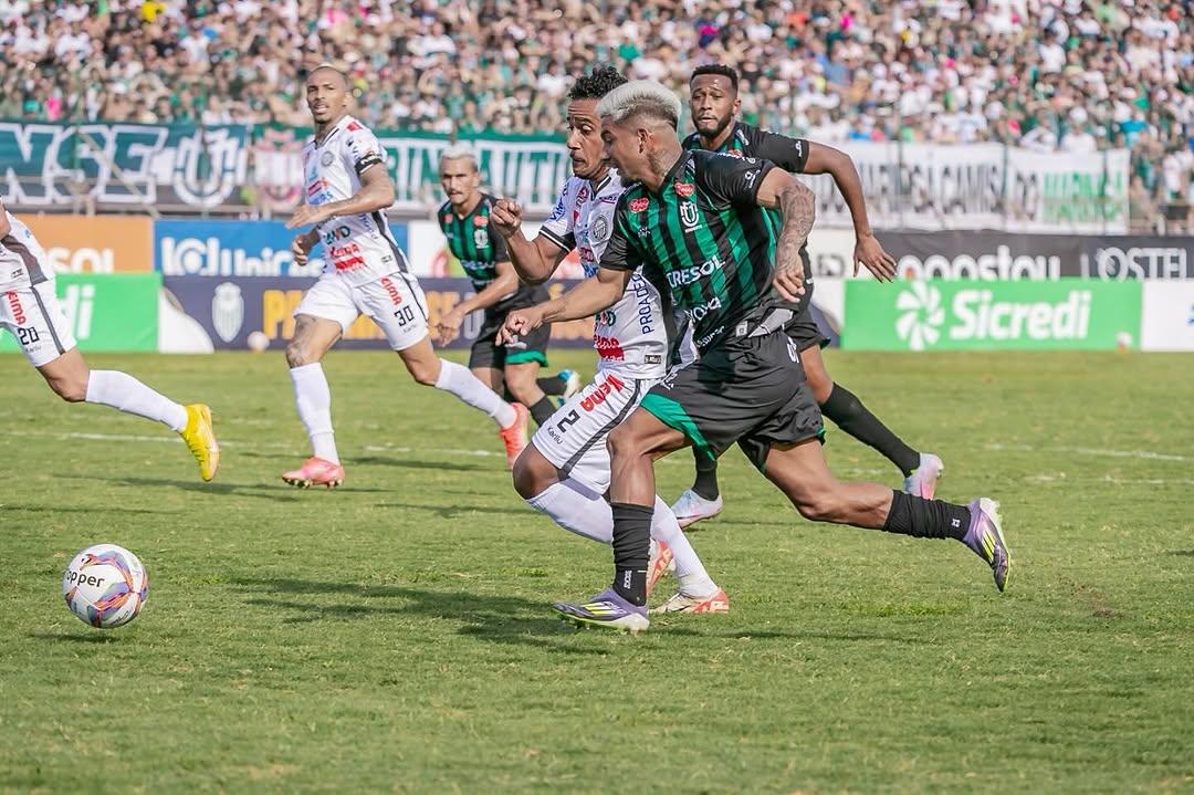 Primeiro duelo da final do Paranaense tem 4 gols e termina em empate