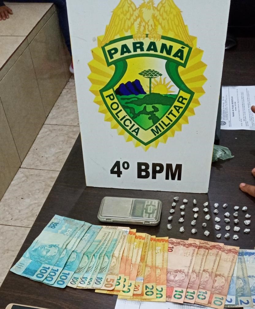 Mulher com mando de prisão por roubo agravado é presa por tráfico de drogas