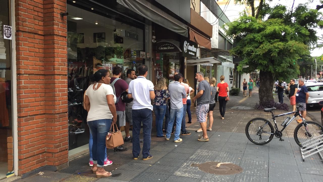 Em Maringá há fila para compra de chocolate