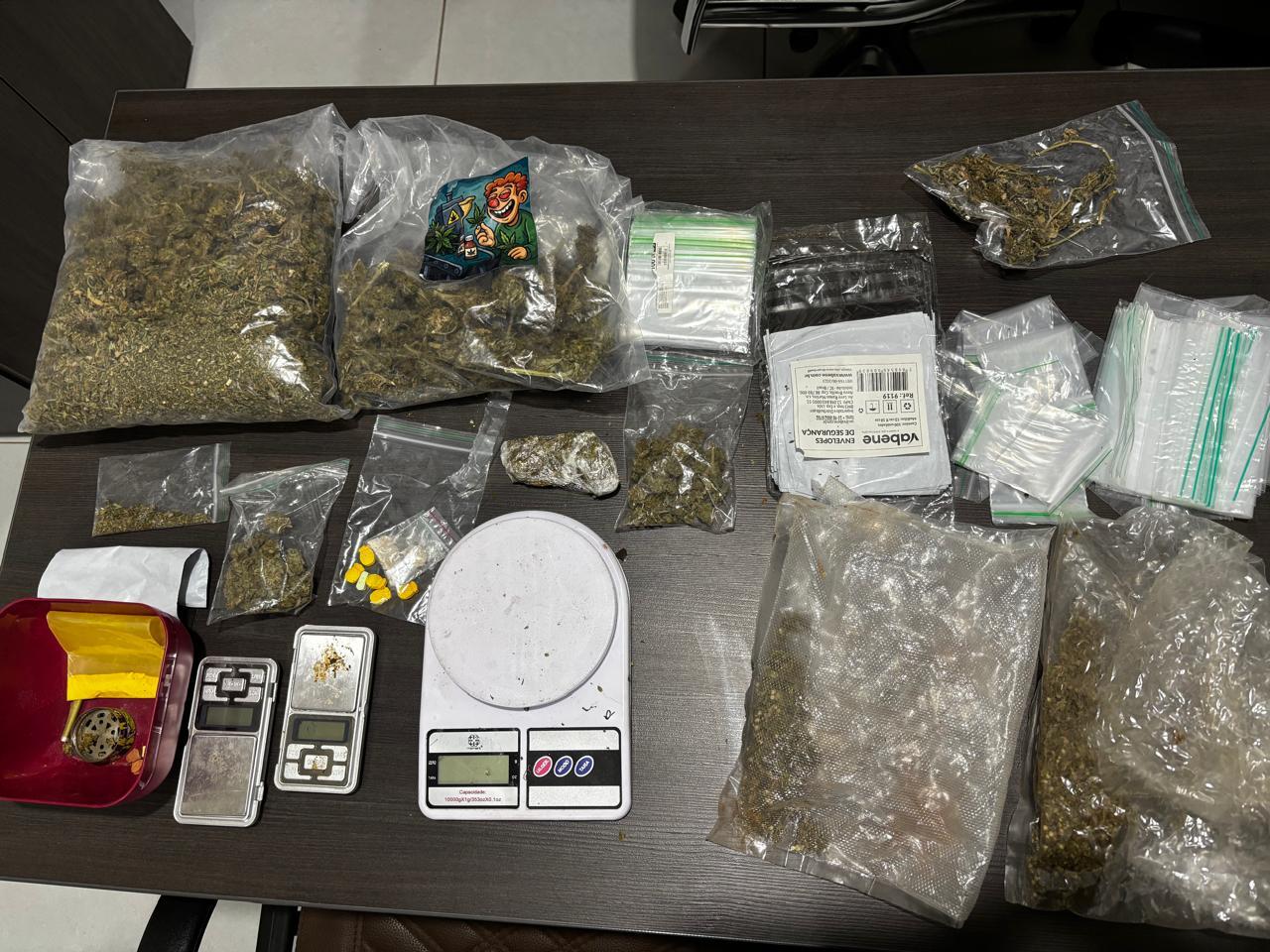 PC cumpre mandados e prende suspeito de tráfico ligado à ‘Tropa do Leroy’