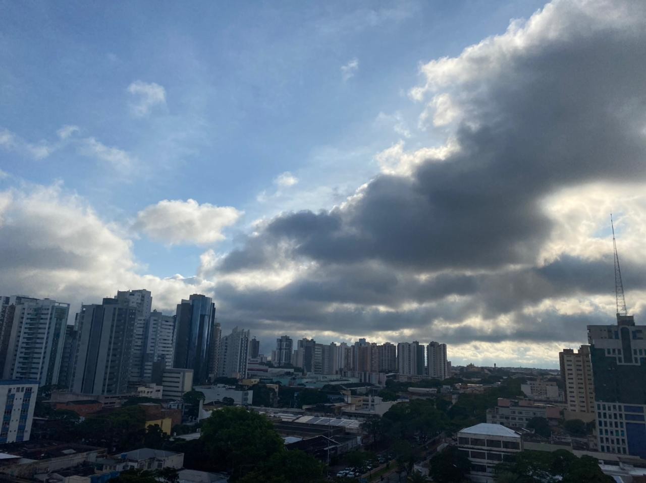 Tempo instável permanece e sexta-feira (7) será chuvosa em Maringá