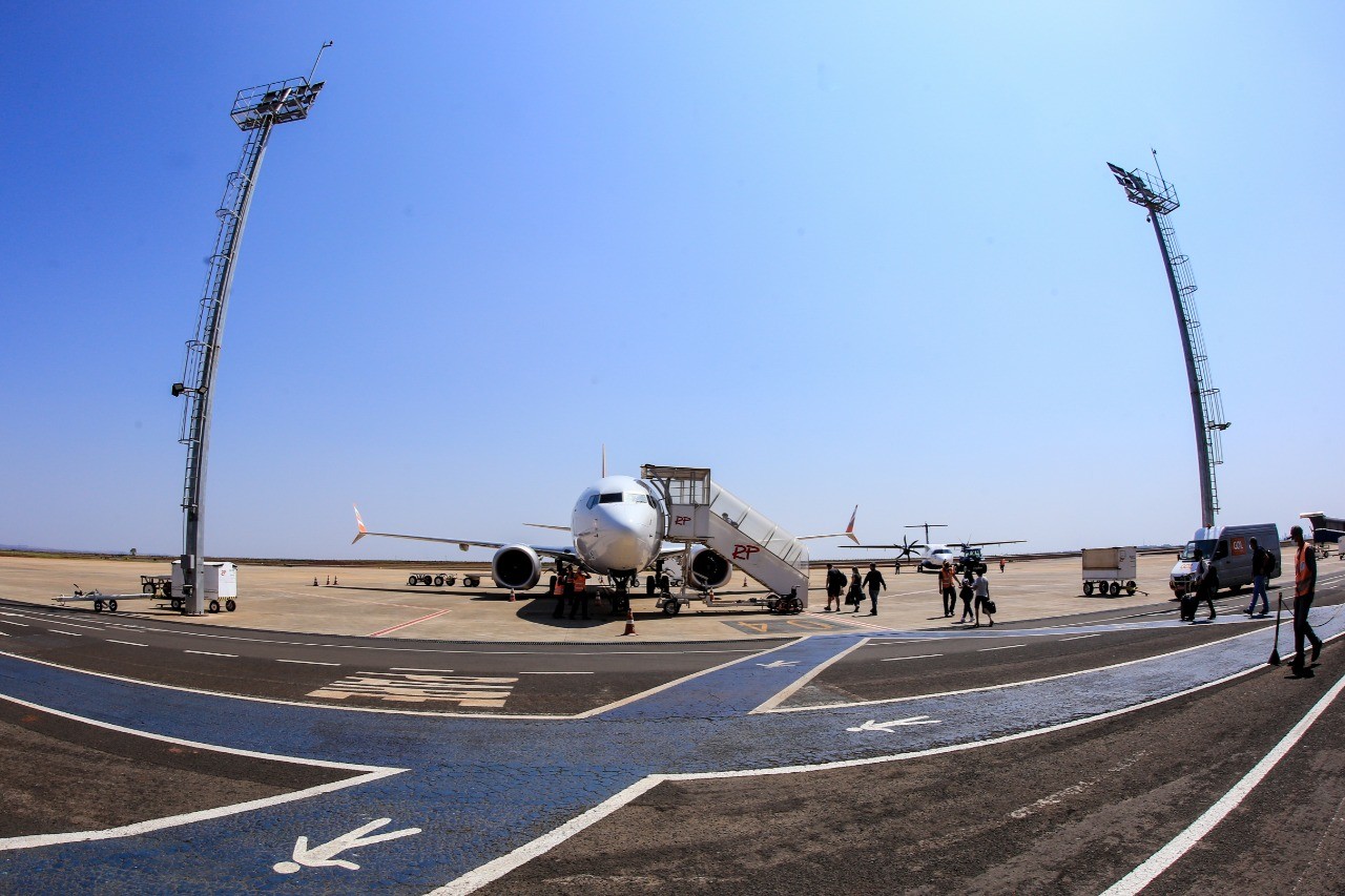Procon de Maringá multa companhia aérea em R$ 351 mil após cancelamento de voo