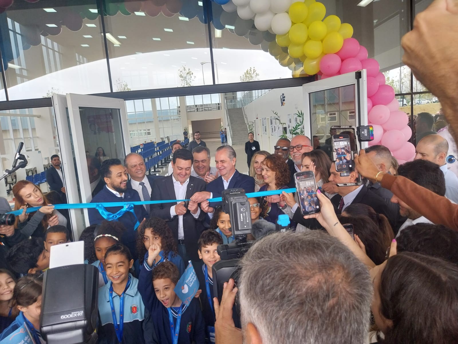 Governador inaugura Hospital da Criança de Maringá
