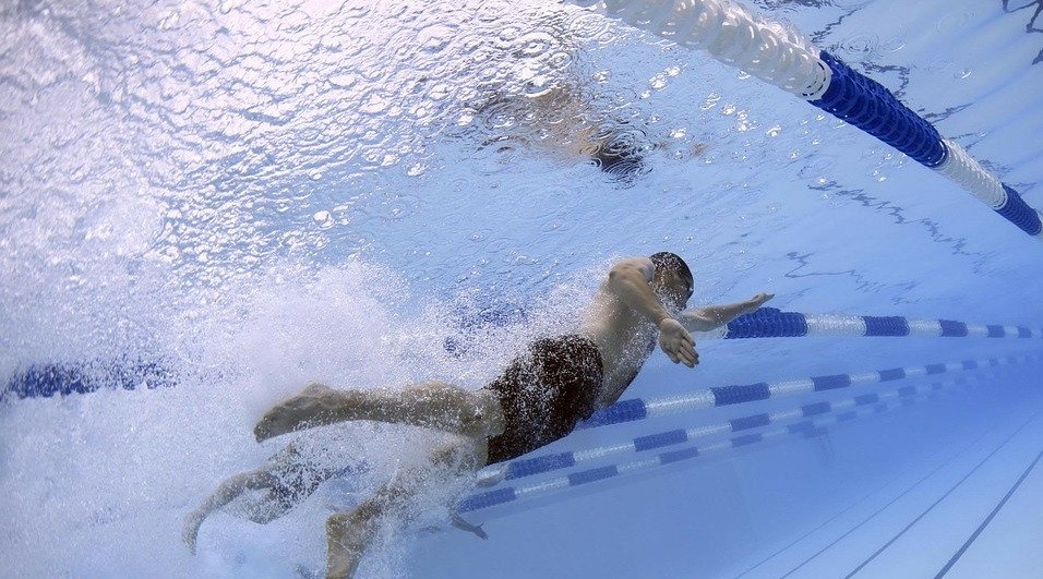 Escolas de natação querem flexibilização da idade em Maringá