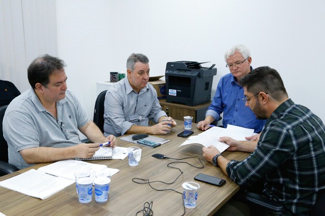 Vereadores estudam leis relativas ao Conselho Tutelar em Maringá
