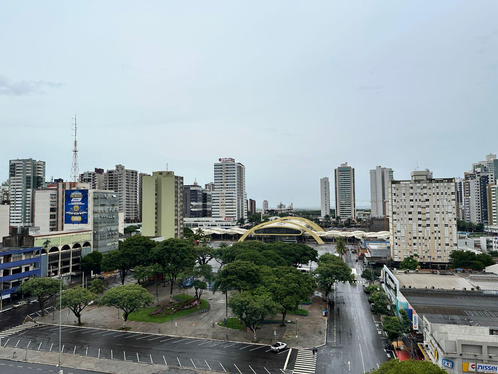 Maringá amanhece com chuva leve e céu encoberto; confira a previsão em detalhes