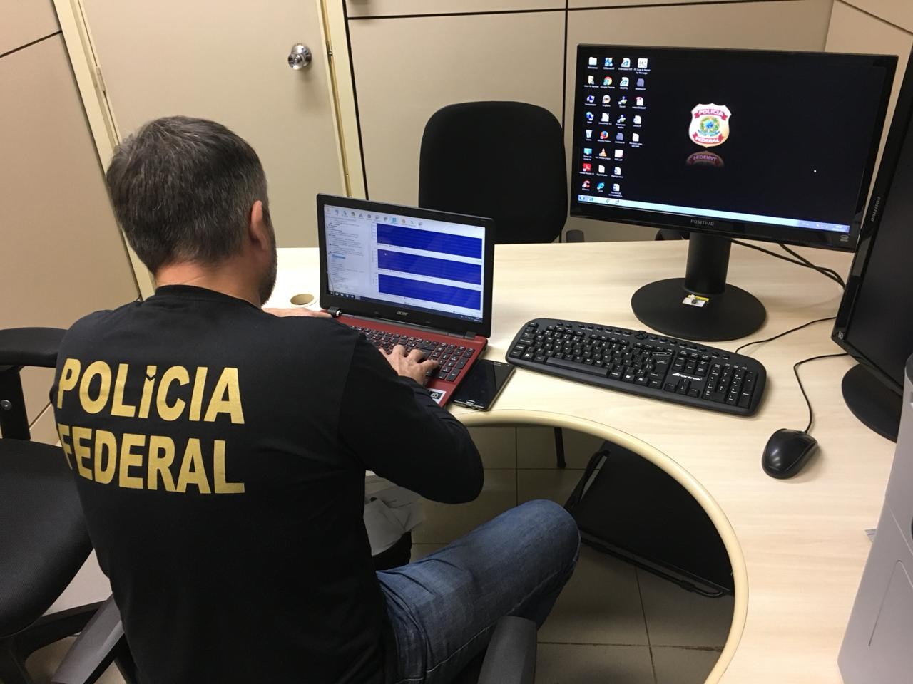 Polícia Federal prende homem que compartilhava milhares de arquivos