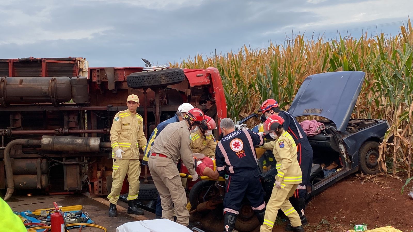 5 pessoas da mesma família ficam feridas em acidente na PR-317; criança é resgatada de helicóptero do Samu