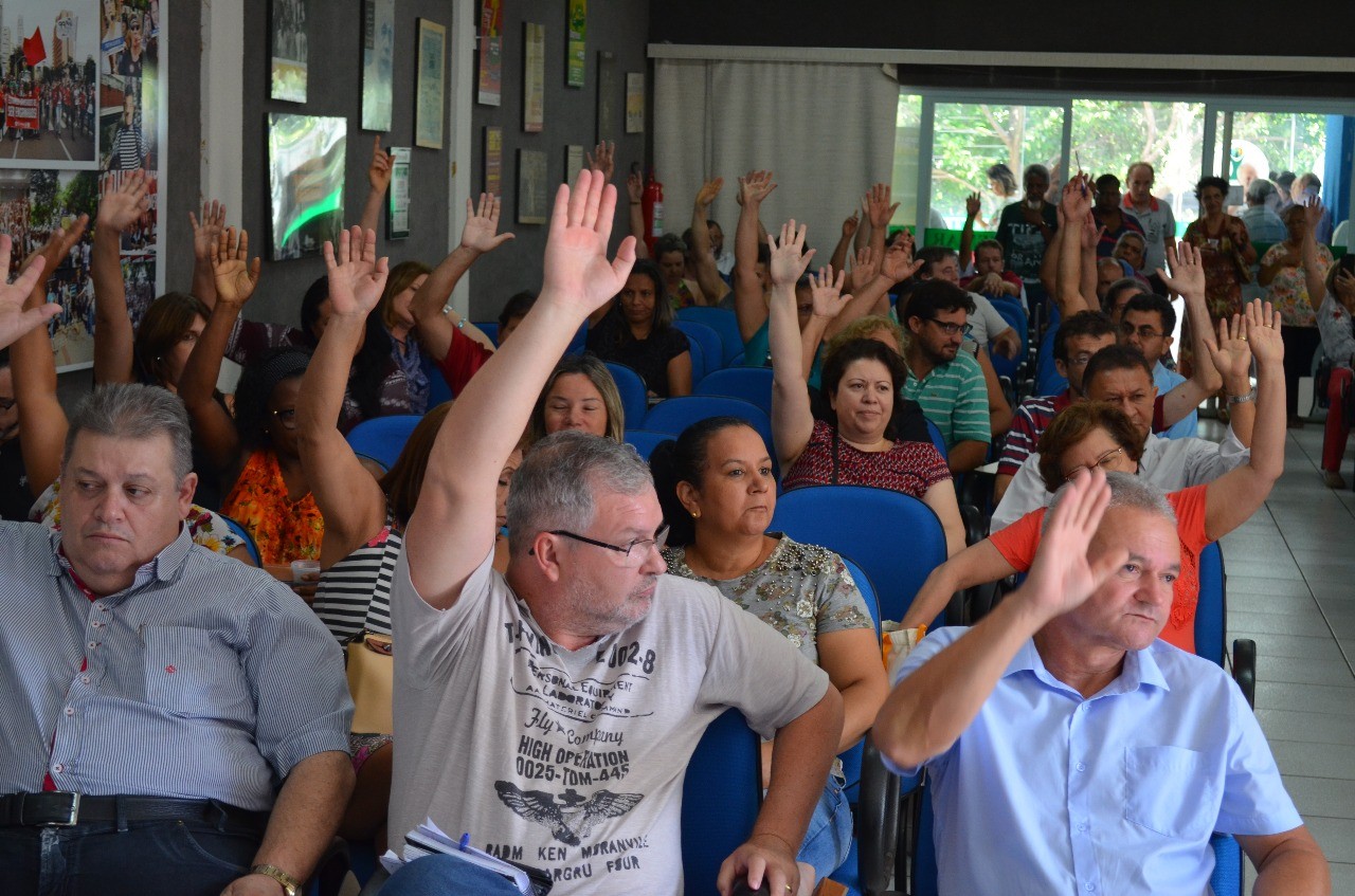 Sindicato condiciona divulgação do resultado do vestibular da UEM ao pagamento do salário de janeiro