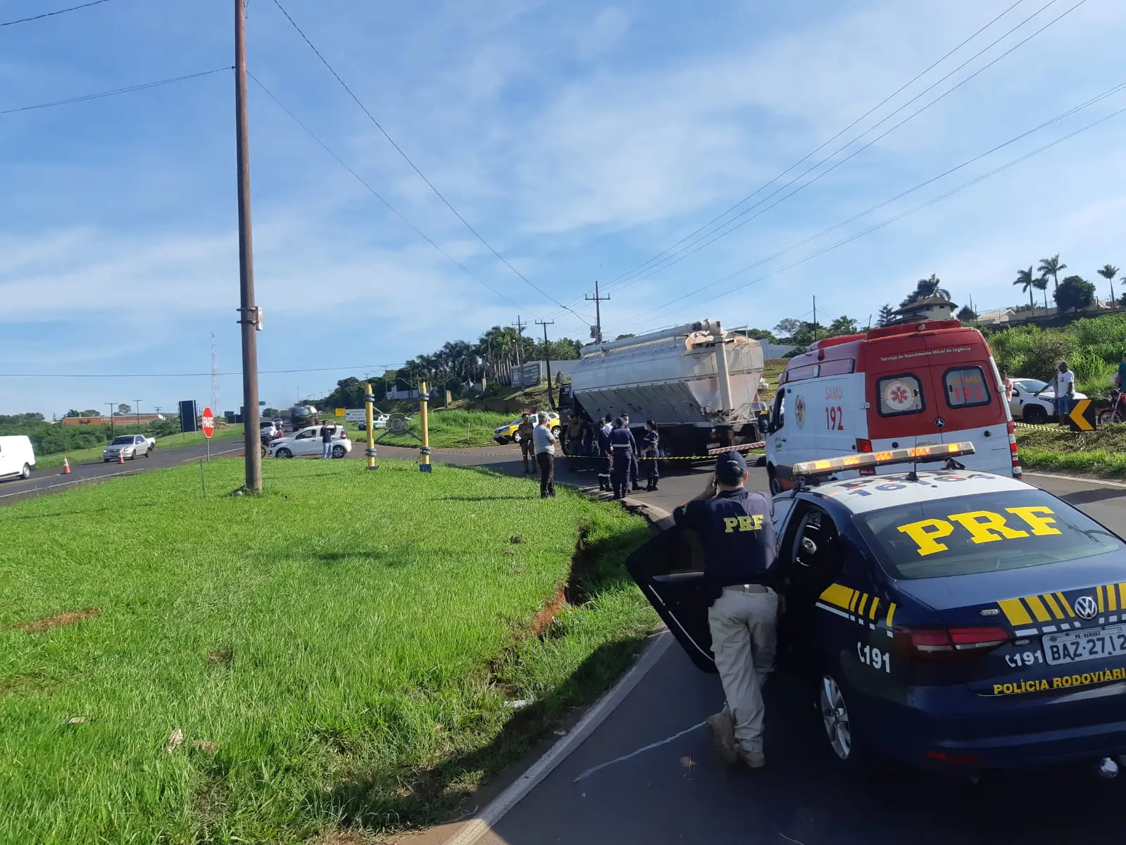 Ciclista morre após se desequilibrar, cair em rodovia e ser atropelada por caminhão, em Jandaia do Sul