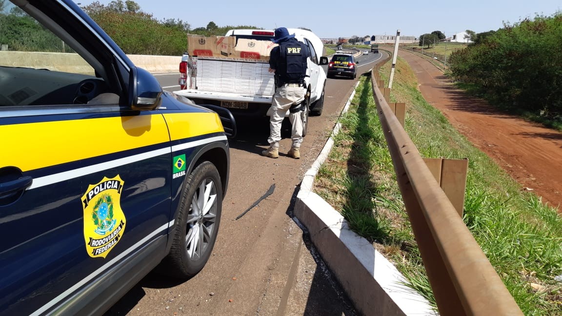 Caminhonete com quase 20 mil maços de cigarro é apreendida no Contorno Norte