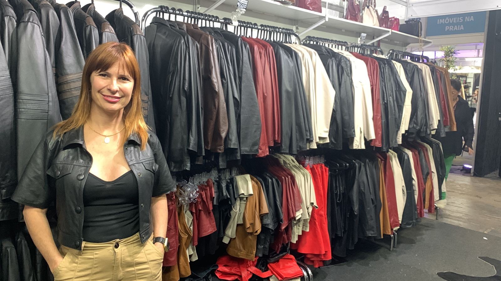 Mesmo com frio tardio, venda roupas de couro não para na Expoingá